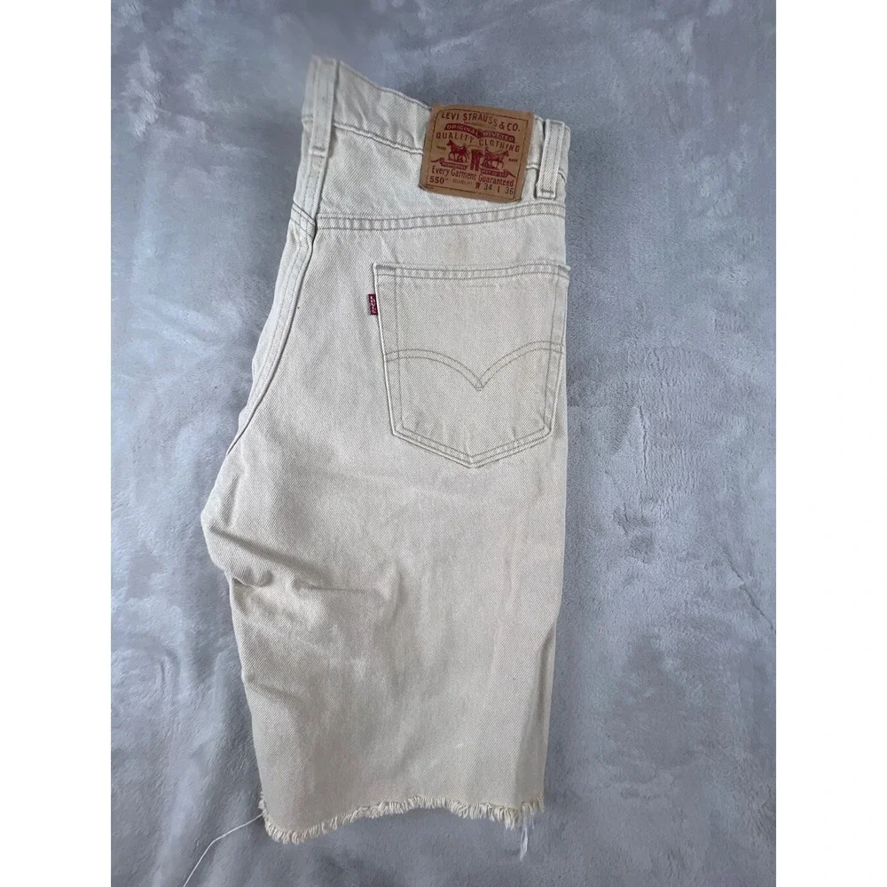 Vintage Levis 550 Relaxed Fit Cut Off Denim Shorts Beige Made in USA Mens 34 33